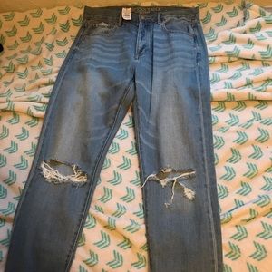 NWT American Eagle Mom Jeans